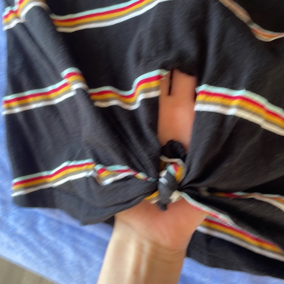 Slightly cropped short sleeve. Brand -HARLOW - Picture 3 of 3